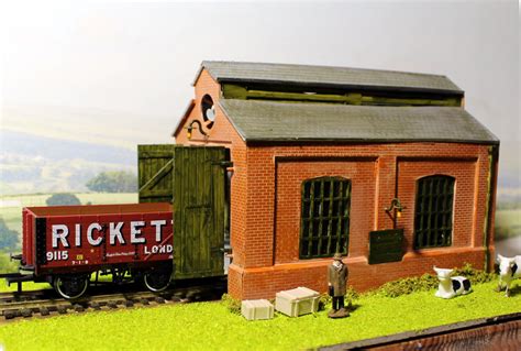 Modelling a "Run-Down" engine shed - Dapol kit - Classic Collect models