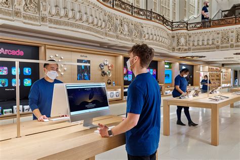 Apple Opens New Los Angeles Store At Historic Tower Theatre | Tatler Asia