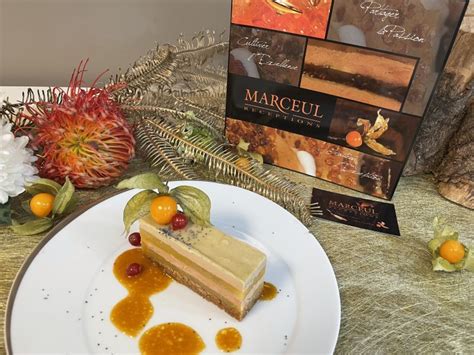 Mille-Feuille de foie gras à la mangue et vanille Bourbon, caramel Mille fleurs - Les Menus de ...