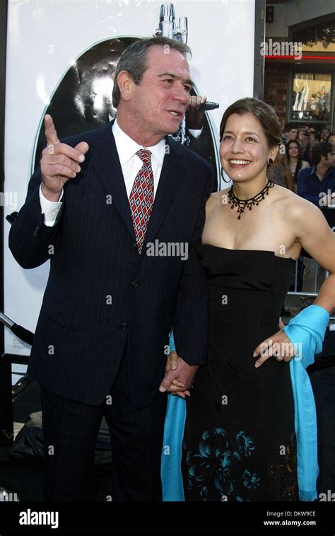 Actor tommy lee jones wife hi-res stock photography and images - Alamy