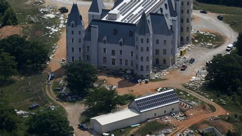 Pensmore, massive mansion near Ozark, continues construction