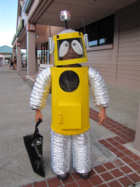 My son wanted to be a robot for Halloween so my husband made him this ...