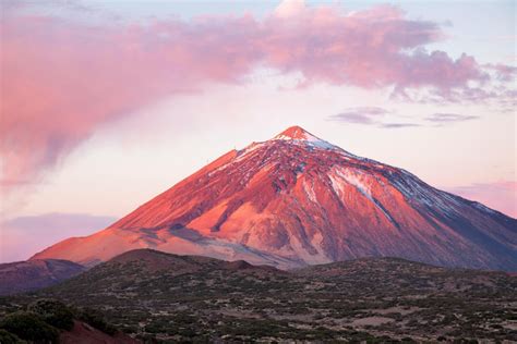 Volcano fears for Irish tourists after 270 earthquakes strike near holiday hotspots Tenerife and ...