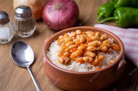 Premium Photo | Traditional Turkish cuisine Kuru Fasulye Haricot Beans rice and beans Turkish ...