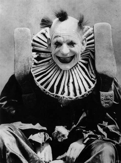 Download Vintage Black White Scary Clown Pictures | Wallpapers.com