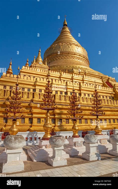 The Shwezigon Pagoda Stock Photo - Alamy