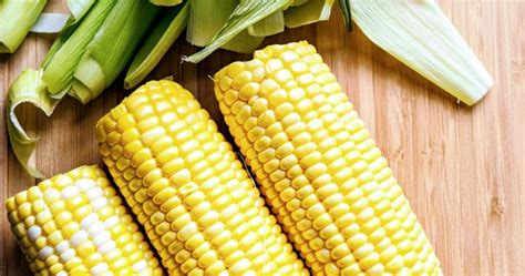 Easy Microwave Corn on the Cob - Shuck on and Shuck Off Instructions