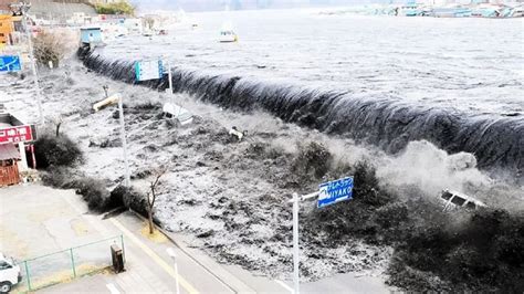 Japan Tsunami LIVE: Tsunami threat after earthquake in Japan, high ...