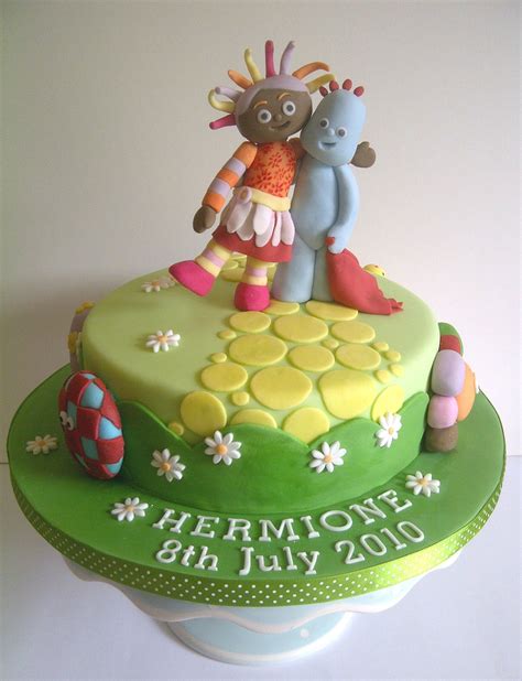 In the Night Garden cake with Iggle Piggle, Upsy Daisy and the HaaHoos by CakeyCake | Garden ...