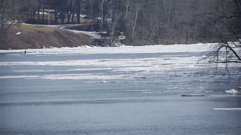 Coast Guard breaks up ice before Friday's storm