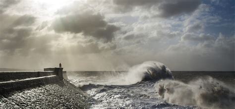 Stunning Storm Waves Photography – Fubiz Media