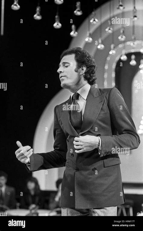 Julio iglesias 1970s Black and White Stock Photos & Images - Alamy