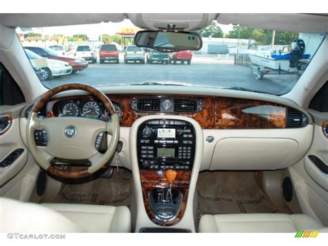 2004 Jaguar XJ XJ8 Sand Dashboard Photo #48579618 | GTCarLot.com