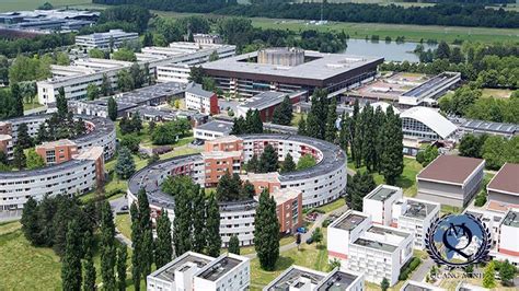 Vue aérienne du campus de l’Ecole polytechnique et de ses partenaires ...