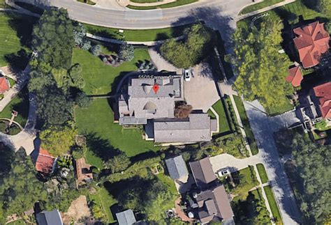 Where Does Warren Buffett Live? (Find Out!) – Google Earth Hacks