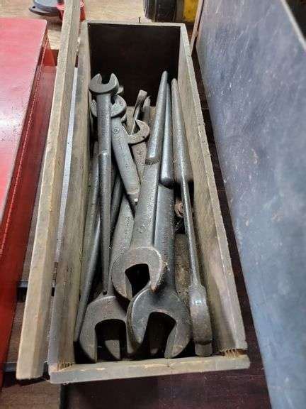 Armstrong Vintage Spud Wrenches, Assorted Sizes - Baer Auctioneers - Realty, LLC