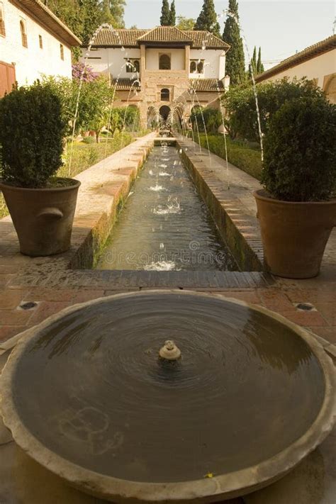 Alhambra Fountain Royalty Free Stock Images - Image: 2565389