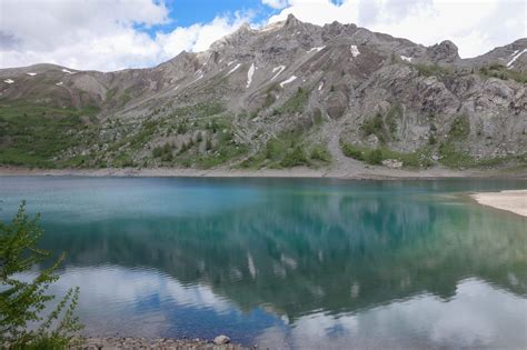 Allos Lake, the largest natural altitude lake in Europe – The GreenPick ...