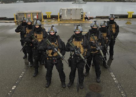 Maritime Tactical Operators of the Royal Canadian Navy [3508 × 2506] : MilitaryPorn