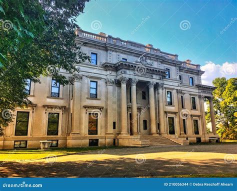 Vanderbilt Mansion Gardens Royalty-Free Stock Photo | CartoonDealer.com #5582559