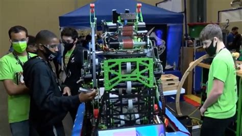 Robot competition draws in hundreds of tech youths