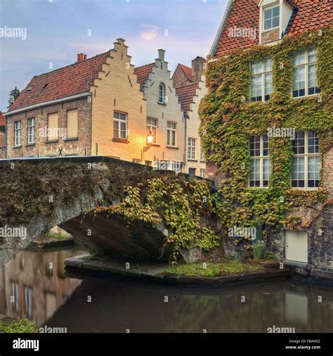 Bruges canal hi-res stock photography and images - Alamy