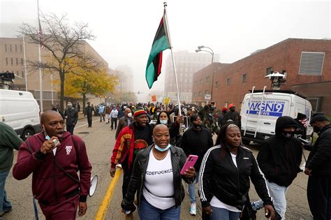 Waukegan Police Killing of Black Man Sets Off Protests in Illinois ...