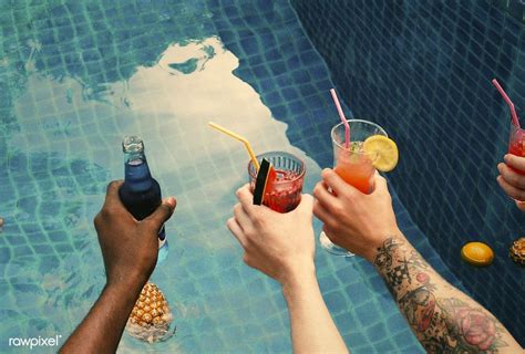 Friends drinking colorful drinks at a pool party | premium image by ...