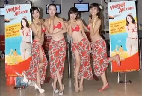 Tiếp viên VietjetAir trình diễn bikini trên máy bay lên báo Anh - Giáo dục Việt Nam