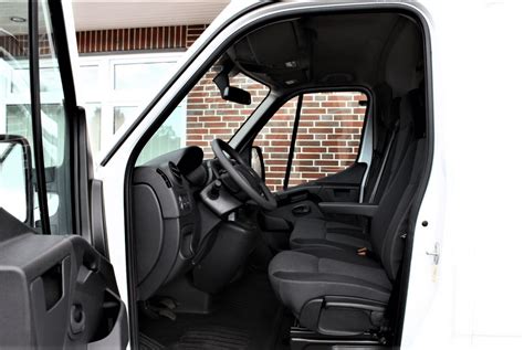 Renault Master Photos and Specs. Photo: Renault Master interior 2020 and 32 perfect photos of ...