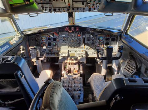 Legendary Boeing 727 Cockpit! : r/aviation