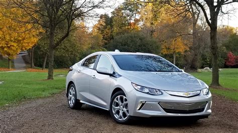 2019 Chevrolet Volt: The plug-in hybrid champ gets even better - CNET