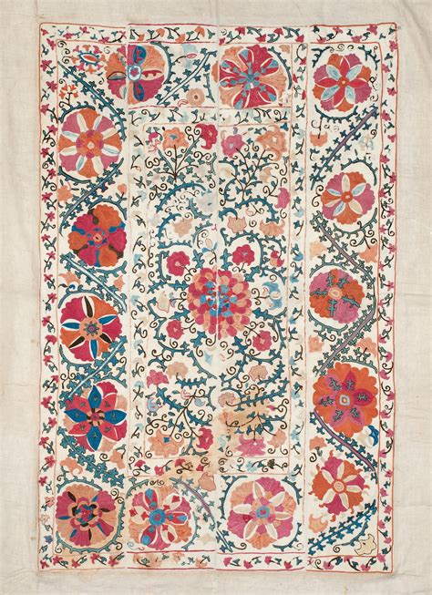 ANTIQUE UZBEK SUZANI EMBROIDERY. 154,5 x 102 cm. - Bukowskis