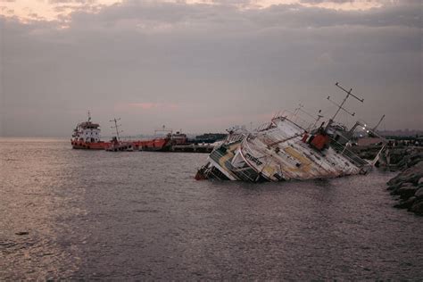 Sinking Cargo Ship · Free Stock Photo