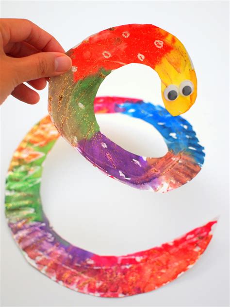 Easy and Colorful Paper Plate Snakes | Pink Stripey Socks