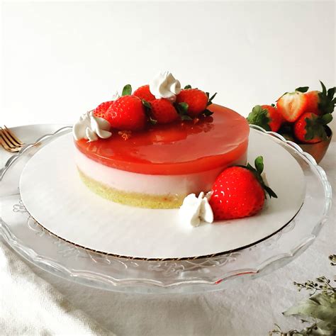 Strawberry mousse cake