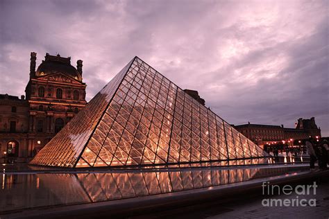 Paris Louvre Museum Dusk Twilight Night Lights - Louvre Pyramid Triangle Night Lights ...