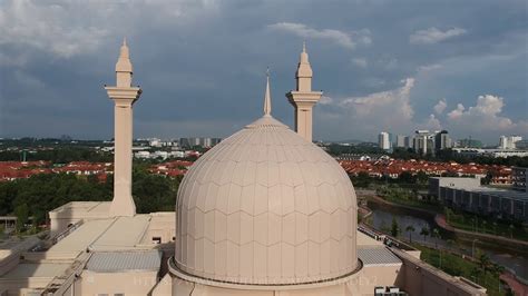 Masjid Bukit Jelutong / Beautiful Scene Of Sunrise With Reflection Of Masjid Tengku Ampuan ...