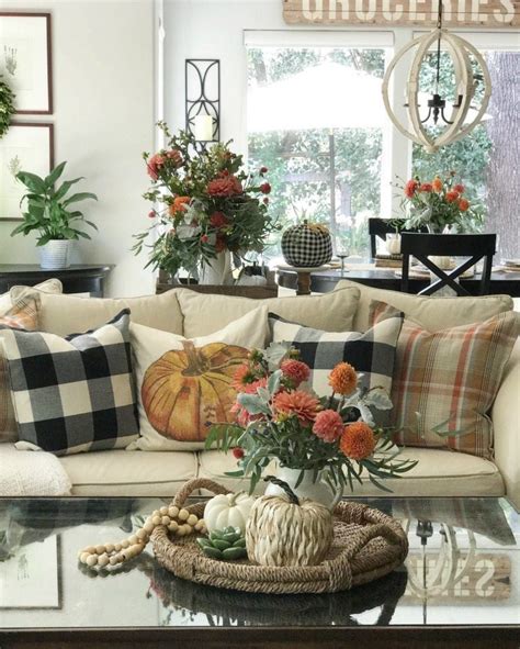 37 The Best Thanksgiving Living Room Decor Ideas - HMDCRTN