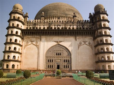 File:Gol gumbaz.jpg - Wikimedia Commons