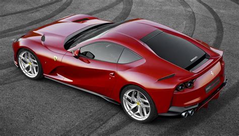 Watch the New Ferrari 812 'Superfast' Live Up to Its Name | Samochody i V10