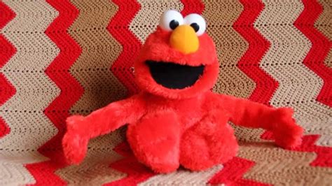 Sesame Street Big Hugs Elmo by Playskool (Dance, Sing, Imagine, & Hug ...