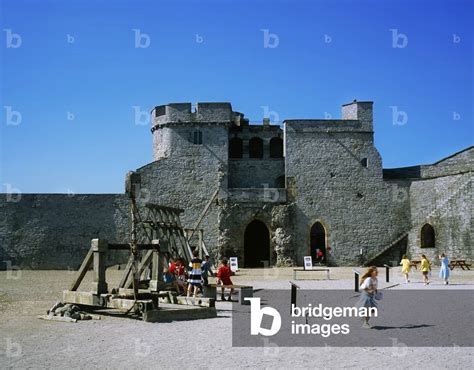 Image of Limerick City, Co Limerick, Ireland, King John's Castle (photo)