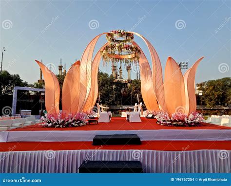 Traditional Indian Wedding Stage Editorial Stock Image - Image of embankment, groom: 196767254