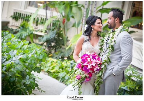 Beautiful Wedding in MOANA SURFRIDER HOTEL HI by RIGHT FRAME PHOTOGRAPHY