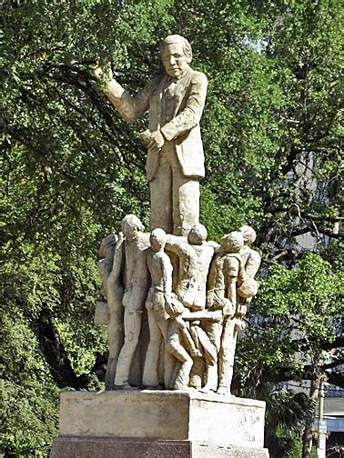 Samuel Gompers - Awful Statue - San Antonio, TX - Roadside Attractions on Waymarking.com