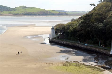 Portmeirion Beach © Christine Matthews cc-by-sa/2.0 :: Geograph Britain ...