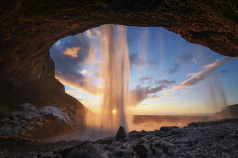 Seljalandsfoss Waterfall: The Complete Guide