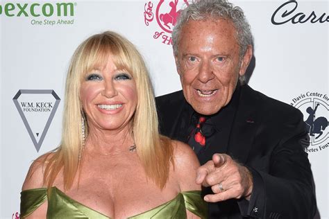 Suzanne Somers, 74, poses completely NUDE in shocking new photo in ...