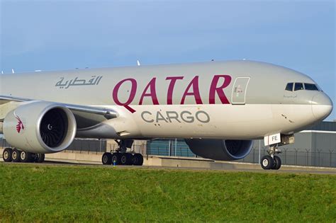 Qatar Airways Boeing 777F Cargo hits the pole at Chicago | Exclusive ...